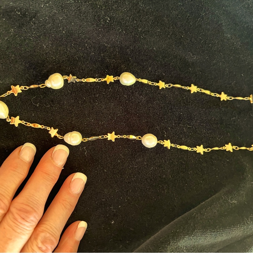NEOT Beautiful Baroque pearl and gold sparkly necklace